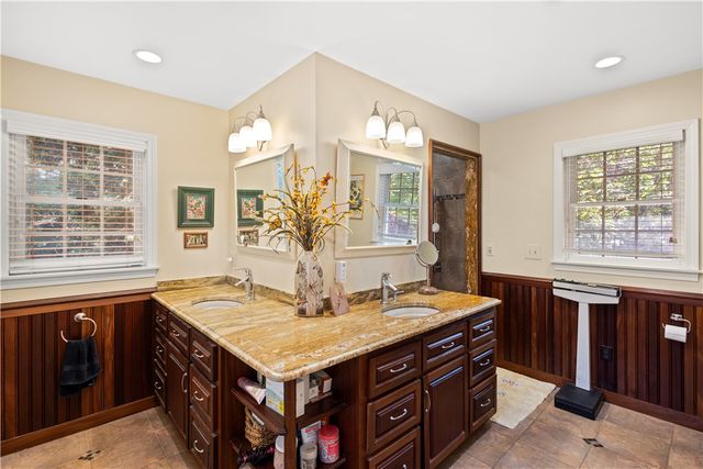 10 Bartlett Road, Middletown, RI 02842