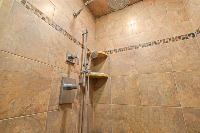 10 Bartlett Road, Middletown, RI 02842