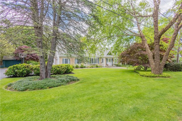 10 Bartlett Road, Middletown, RI 02842