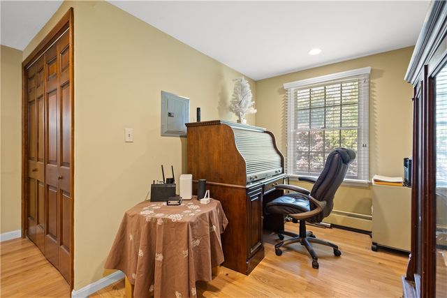 10 Bartlett Road, Middletown, RI 02842