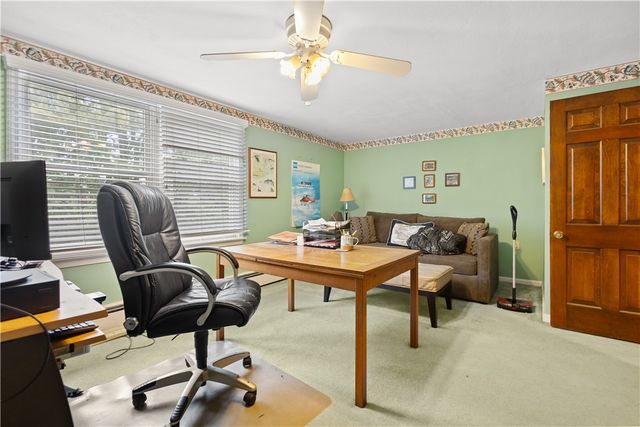 10 Bartlett Road, Middletown, RI 02842