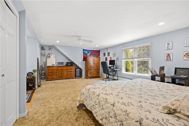 10 Bartlett Road, Middletown, RI 02842