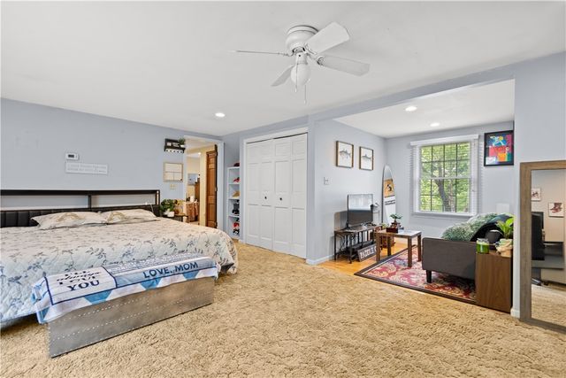 10 Bartlett Road, Middletown, RI 02842