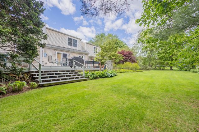 10 Bartlett Road, Middletown, RI 02842