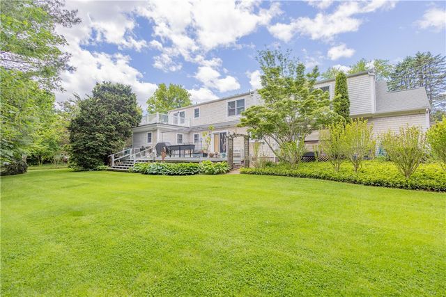 10 Bartlett Road, Middletown, RI 02842