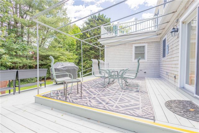 10 Bartlett Road, Middletown, RI 02842