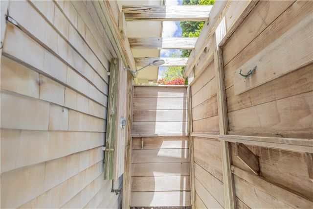 10 Bartlett Road, Middletown, RI 02842