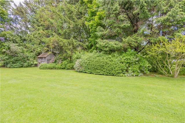 10 Bartlett Road, Middletown, RI 02842