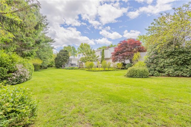 10 Bartlett Road, Middletown, RI 02842