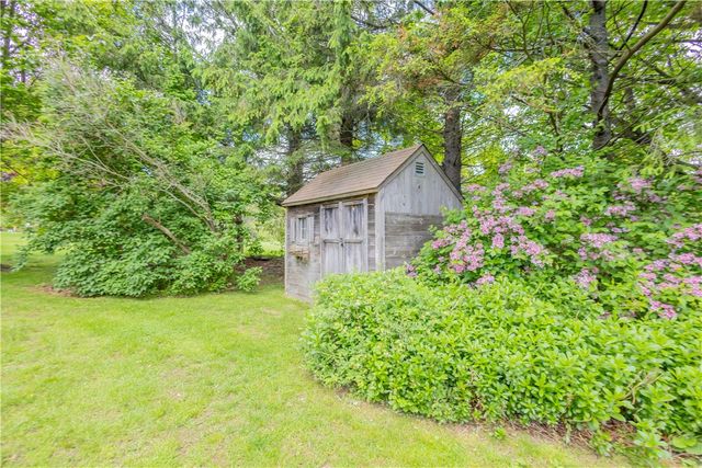 10 Bartlett Road, Middletown, RI 02842