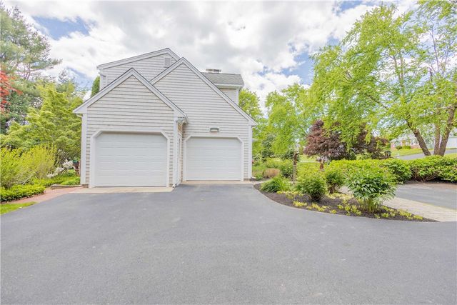 10 Bartlett Road, Middletown, RI 02842