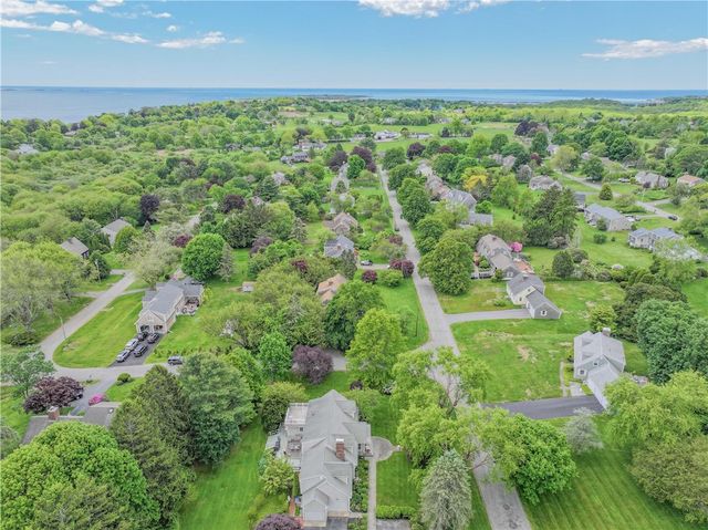 10 Bartlett Road, Middletown, RI 02842