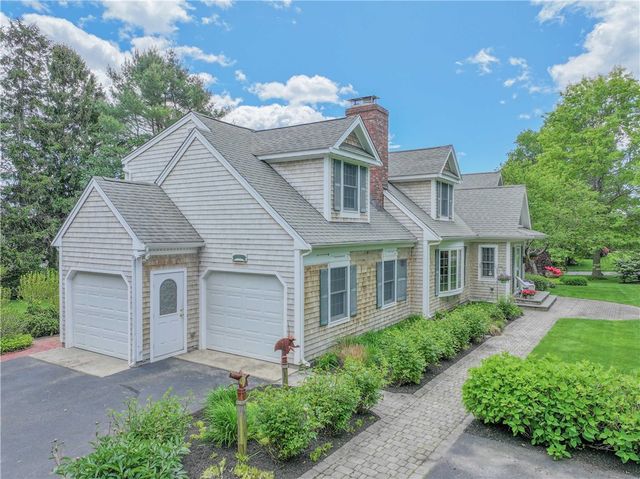 10 Bartlett Road, Middletown, RI 02842