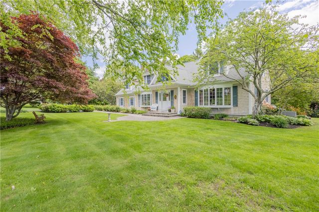 10 Bartlett Road, Middletown, RI 02842