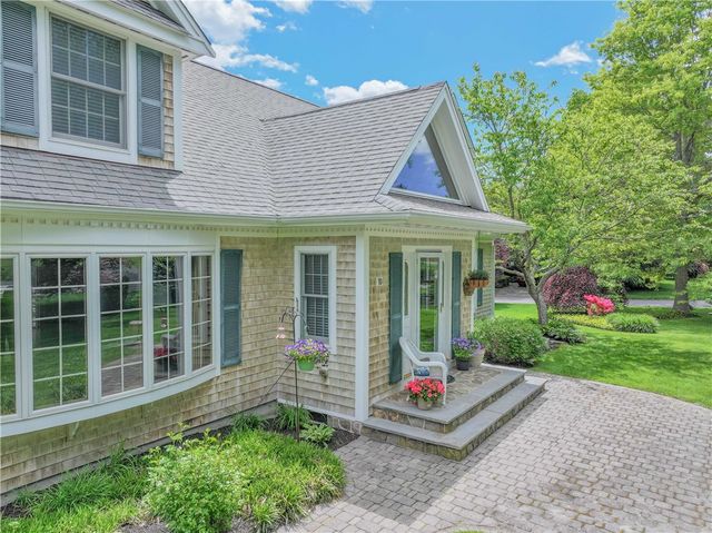 10 Bartlett Road, Middletown, RI 02842