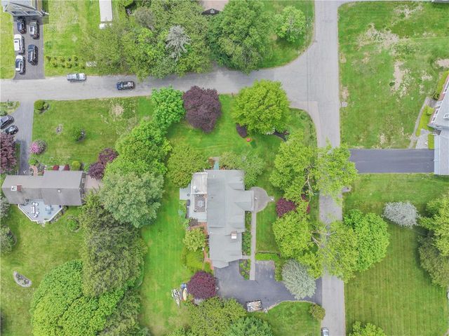 10 Bartlett Road, Middletown, RI 02842