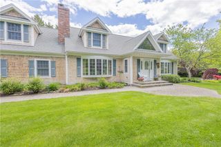 10 Bartlett Road, Middletown, RI 02842