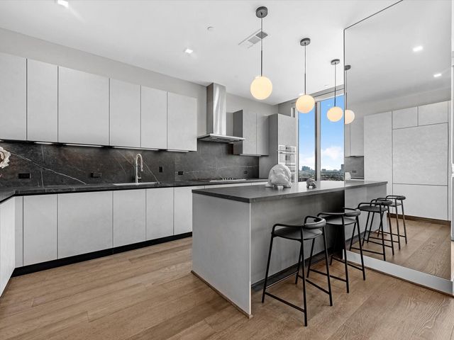 1711 Allen Parkway 2102, Houston, TX 77019