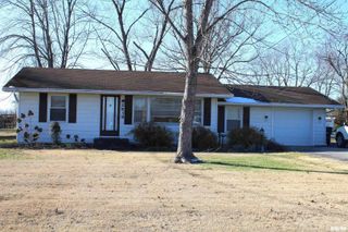 2639 S Broadway S Avenue, Salem, IL 62881