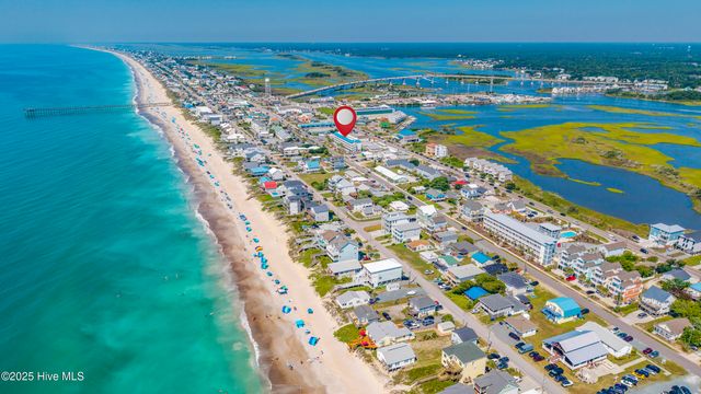 305 N Topsail Drive 25, Surf City, NC 28445