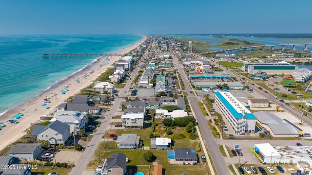 305 N Topsail Drive 25, Surf City, NC 28445