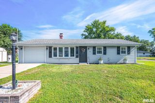 1913 STATE Street, Pekin, IL 61554