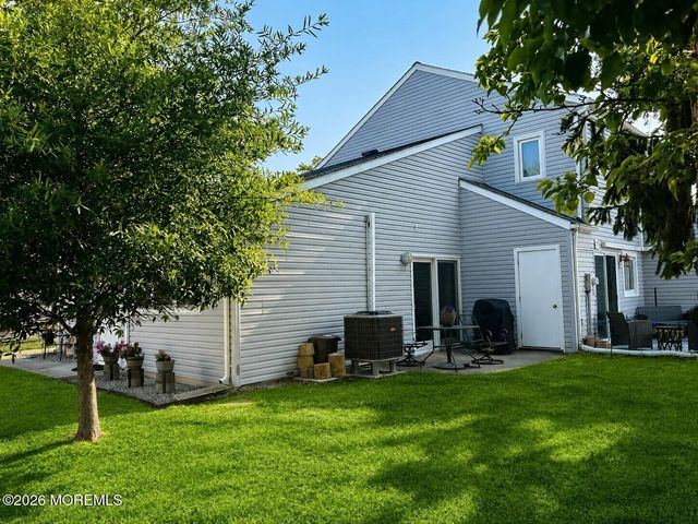 7 S Seas Court, Barnegat, NJ 08005