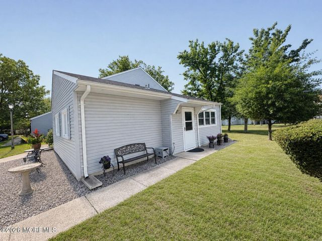 7 S Seas Court, Barnegat, NJ 08005