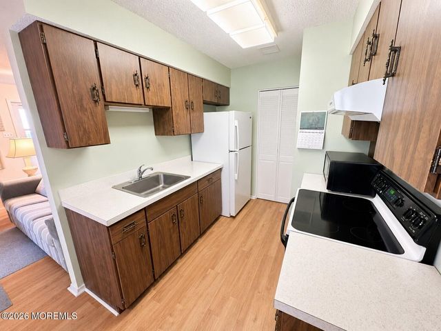 7 S Seas Court, Barnegat, NJ 08005