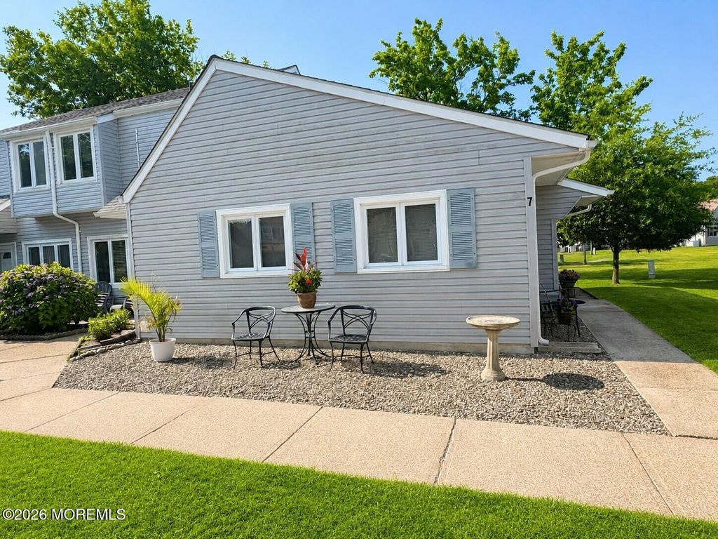7 S Seas Court, Barnegat, NJ 08005