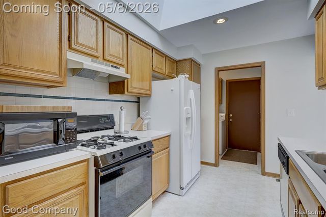 48390 Seawind Court, Utica, MI 48315