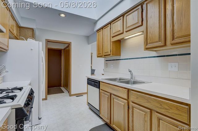 48390 Seawind Court, Utica, MI 48315