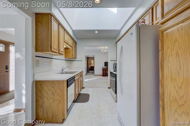 48390 Seawind Court, Utica, MI 48315