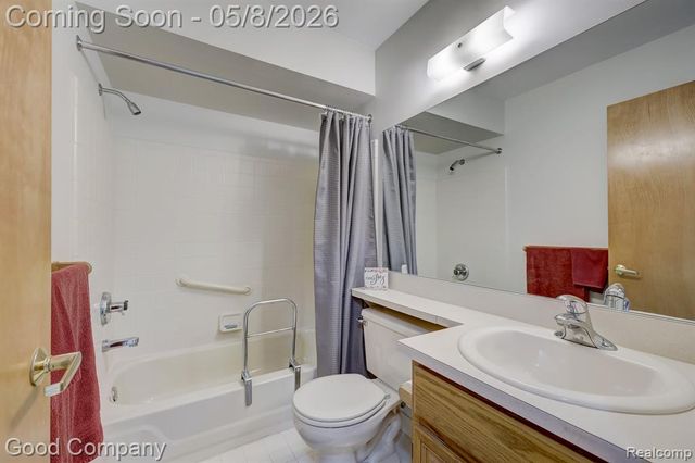 48390 Seawind Court, Utica, MI 48315