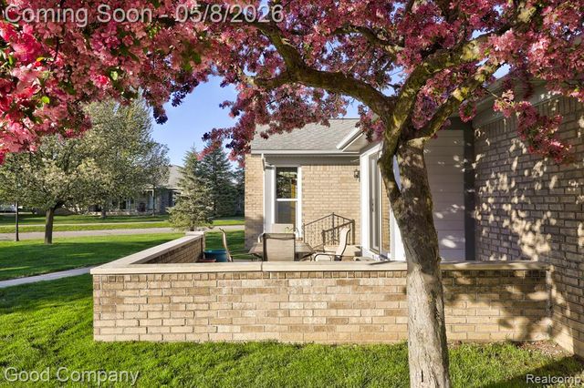 48390 Seawind Court, Utica, MI 48315