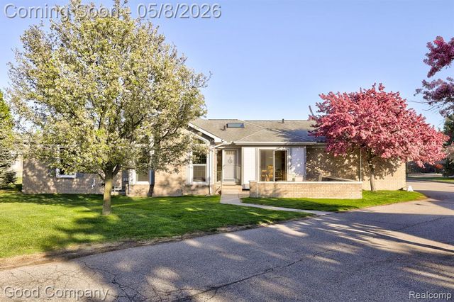 48390 Seawind Court, Utica, MI 48315