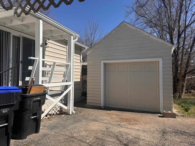 2344 SE Wisconsin AVE, Topeka, KS 66605