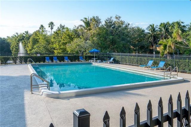 731 N Pine Island Road 404, Plantation, FL 33324