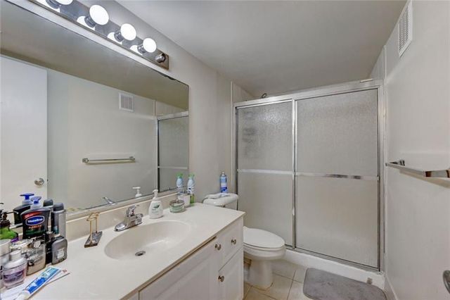 731 N Pine Island Road 404, Plantation, FL 33324