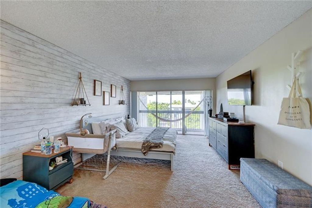 731 N Pine Island Road 404, Plantation, FL 33324