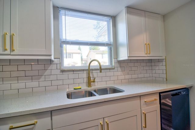 148 DOUGLAS ROAD W C, Oldsmar, FL 34677