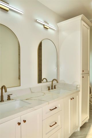 421 S Nugent Street, La Porte, TX 77571