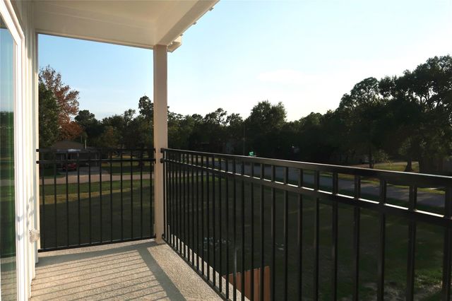 421 S Nugent Street, La Porte, TX 77571