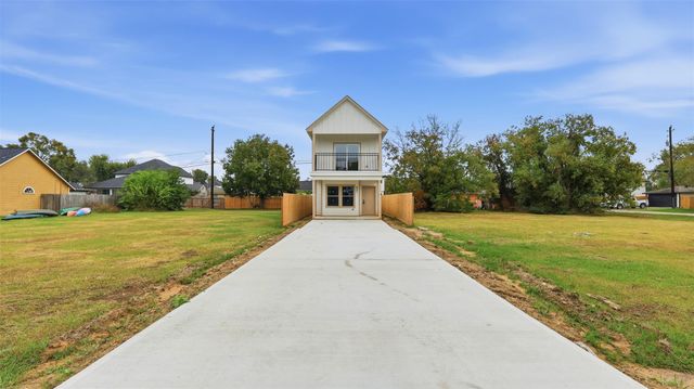 421 S Nugent Street, La Porte, TX 77571