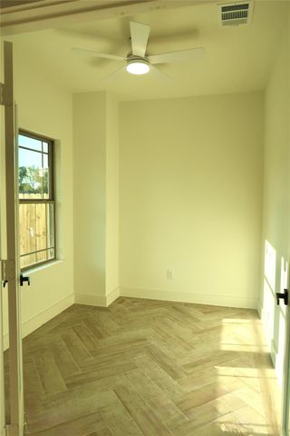 421 S Nugent Street, La Porte, TX 77571