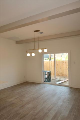 421 S Nugent Street, La Porte, TX 77571