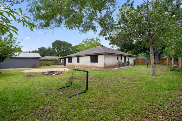 12664 Robin Lane, Willis, TX 77378
