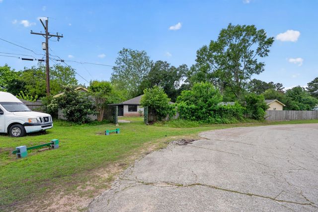 12664 Robin Lane, Willis, TX 77378