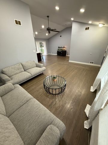 5549 W 102nd Street, Oak Lawn, IL 60453