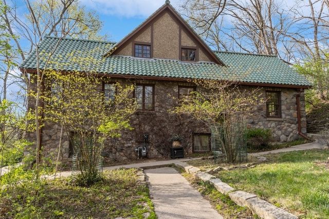 1818 N Dubuque St, Iowa City, IA 52245